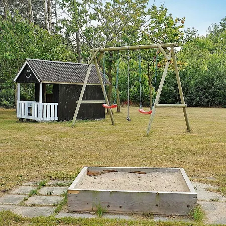 Three-bedroom Holiday In 31