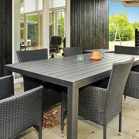 Three-bedroom Holiday In 31 * Oksbøl