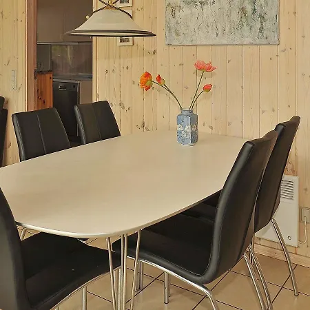 Holiday home Three-bedroom Holiday In 31 *